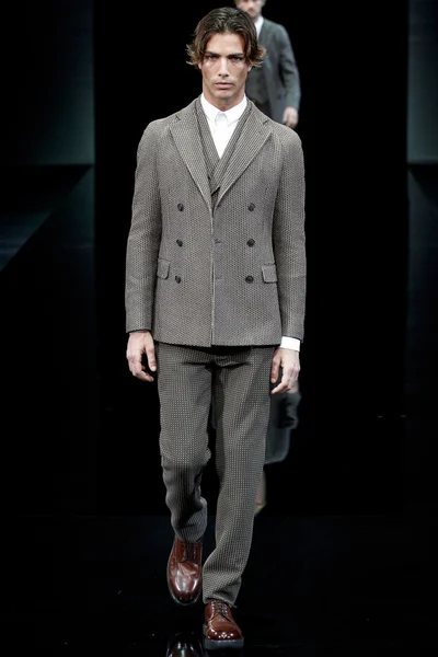 Look 3